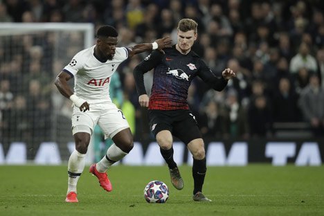 Timo Werner dengan jersey yang berbeda di bagian dada (c) AP Photo