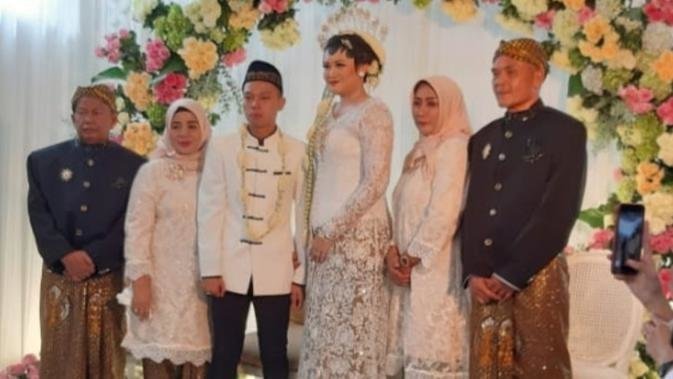 Pernikahan putri sulung Hendri Susilo (c) Bola.com/Gatot Susetyo