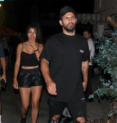 Sergio Aguero dan pasangan misteriusnya (c) The Sun