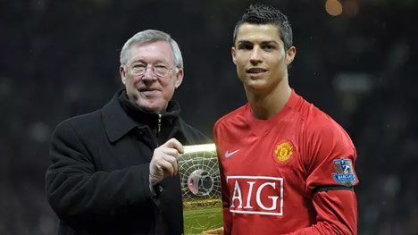 Alex Ferguson dan Cristiano Ronaldo. (c) AFP PHOTO/ANDREW YATES