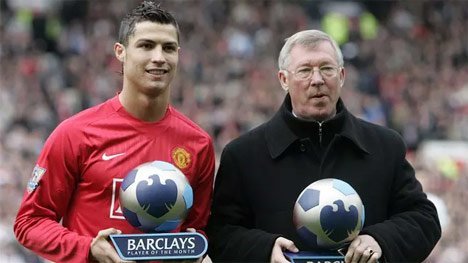 Cristiano Ronaldo dan Sir Alex Ferguson. (c) PAUL ELLIS/AFP