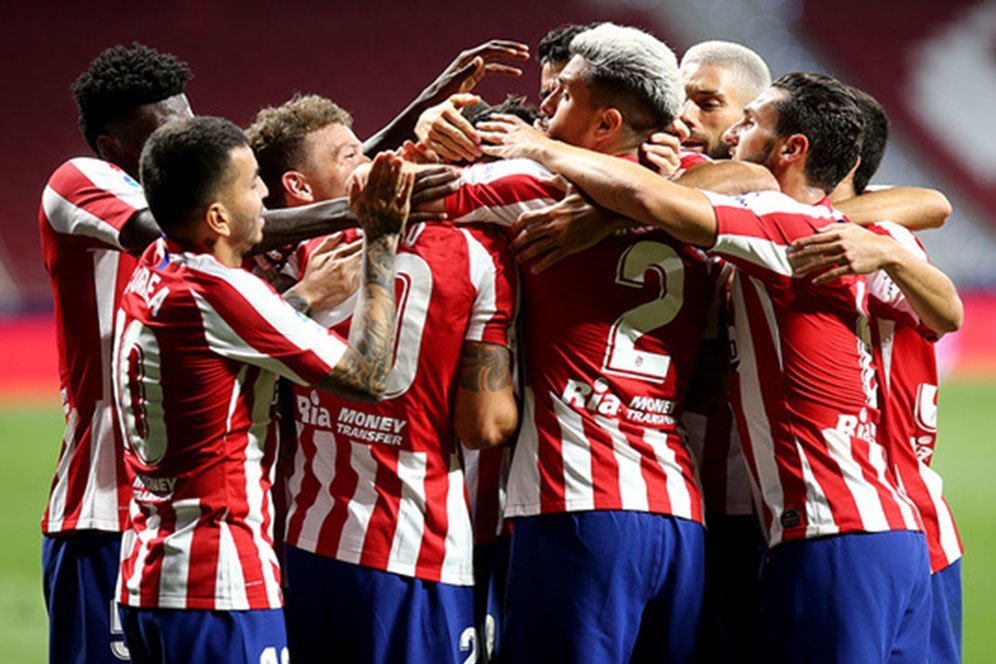 Para pemain Atletico Madrid merayakan gol Vitolo ke gawang Real Valladolid pada pekan ke-30 Liga Spanyol. Atletico menang 1-0 di Estadio Wanda Metropolitano, Minggu (21/6/2020) dini hari WIB. (c) atleticodemadrid.com