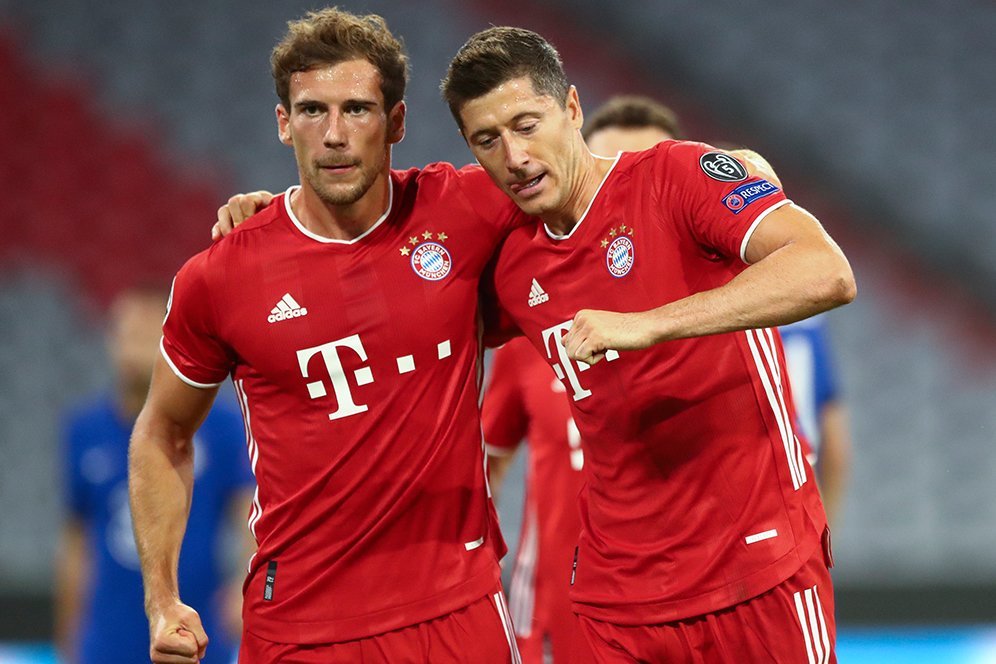 Robert Lewandowski dan Leon Goretzka. (c) AP Photo