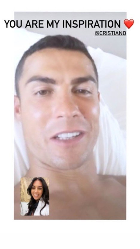 Georgina Rodriguez menelepon Cristiano Ronaldo usai sang kekasih dinyatakan positif Covid-19 (c) Instagram @georginagio