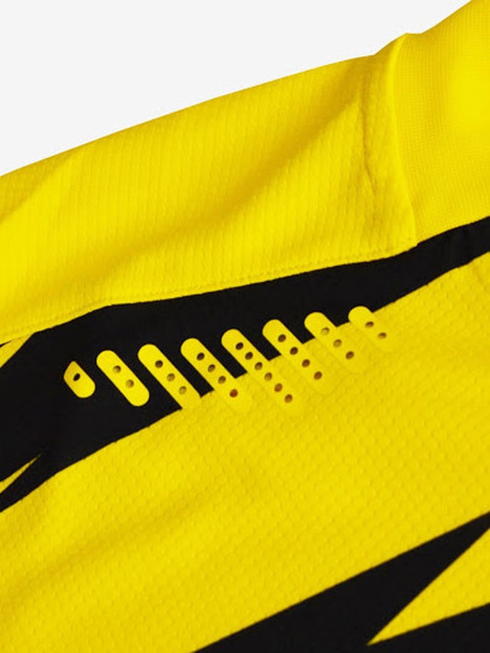 Jersey sepak bola Dortmund buatan Puma, yang versi otentik (bukan replika) mengadopsi teknologi laser-cut-kit ala Nike untuk membuat lubang ventilasi di jersey. (c) Puma