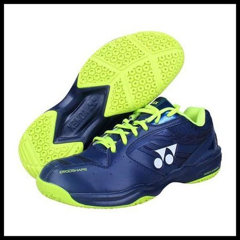 Sepatu bulutangkis, harus dipakai lama oleh pemain sebelum bertanding. (c) Sumber: Yonex.com