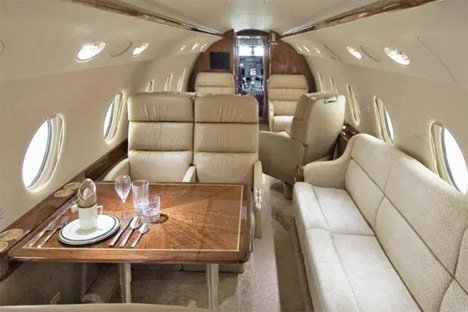 Pesawat jet Gulfstream G200 milik Cristiano Ronaldo (c) The Sun