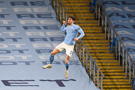 Selebrasi John Stones usai bobol gawang Crystal Palace. (c) AP Photo