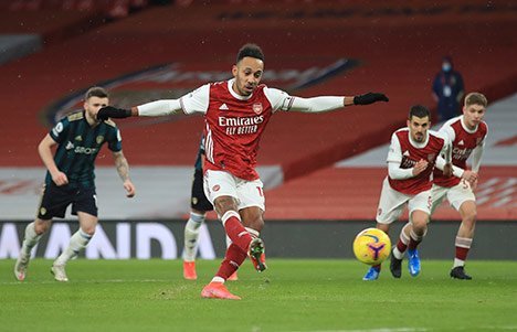 Aubameyang mencetak tiga gol saat Arsenal kalahkan Leeds United. (c) AP Photo