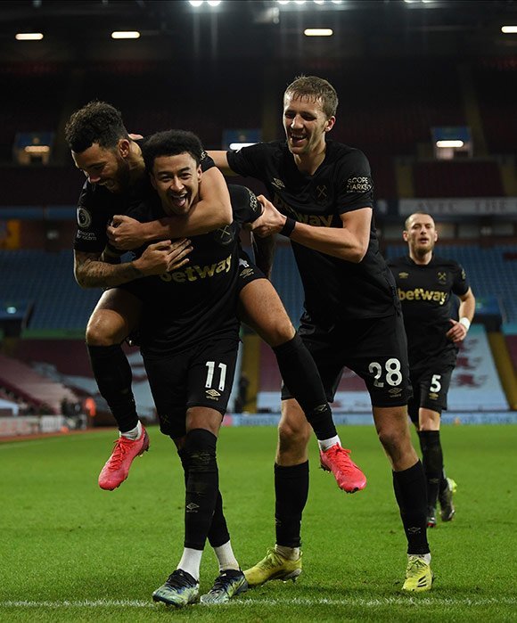 Jesse Lingard menjadi pemain kedua yang mencetak dua gol ketika menjalani debut untuk West Ham setelah Trevor Sinclair pada Januari 1998 silam ketika menghadapi Everton. (c) AP Photo