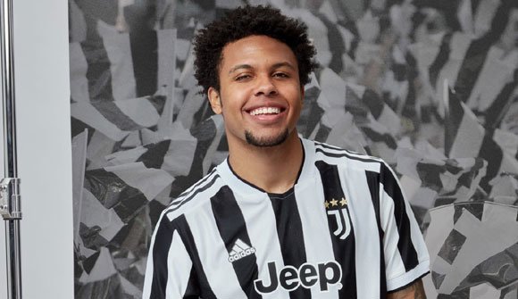 Penampakan jersey kandang Juventus 2021/22 (c) Juventus FC