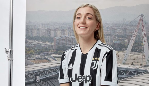 Penampakan jersey kandang Juventus 2021/22 (c) Juventus FC