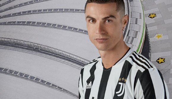Penampakan jersey kandang Juventus 2021/22 (c) Juventus FC