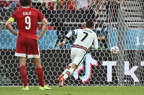 Aksi Cristiano Ronaldo pada laga Hungaria vs Portugal di Grup F Euro 2020 (c) AP Photo