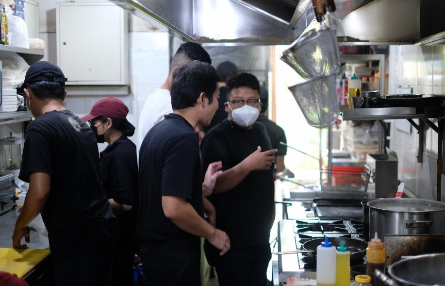  (c) 153 Kitchen