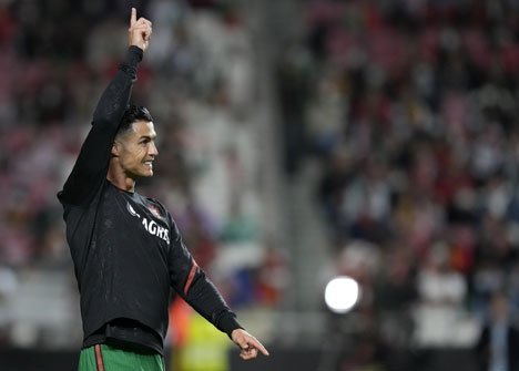 Ekspresi Cristiano Ronaldo saat Portugal kalah dari Serbia pada laga Kualifikasi Piala Dunia 2022, Senin (15/11/2021) dini hari WIB. (c) AP Photo