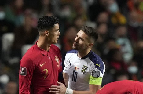 Ekspresi Cristiano Ronaldo saat Portugal kalah dari Serbia pada laga Kualifikasi Piala Dunia 2022, Senin (15/11/2021) dini hari WIB. (c) AP Photo