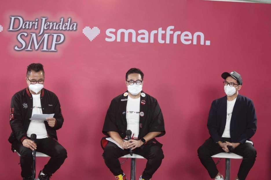 Ki-ka: Deputy CEO Smartfren Djoko Tata Ibrahim, Chief Brand Officer Smartfren Roberto Saputra, dan CEO EMTEK EX, Ben Soebiakto/Istimewa (c) istimewa