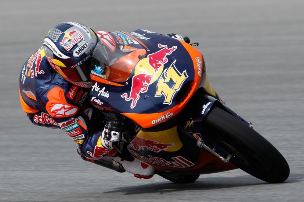 Sandro Cortese saat masih membela Red Bull KTM Ajo di Moto3 2012. (c) MotoGP.com