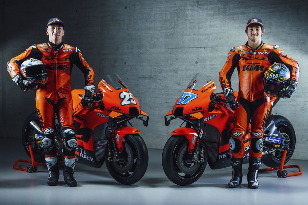 Pembalap Tech 3 KTM Factory Racing, Raul Fernandez dan Remy Gardner (c) KTM Images