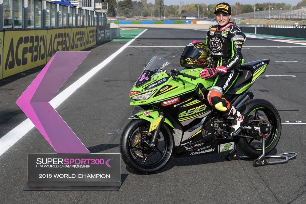 Ana Carrasco saat menjuarai WorldSSP300 2018. (c) Kawasaki Racing