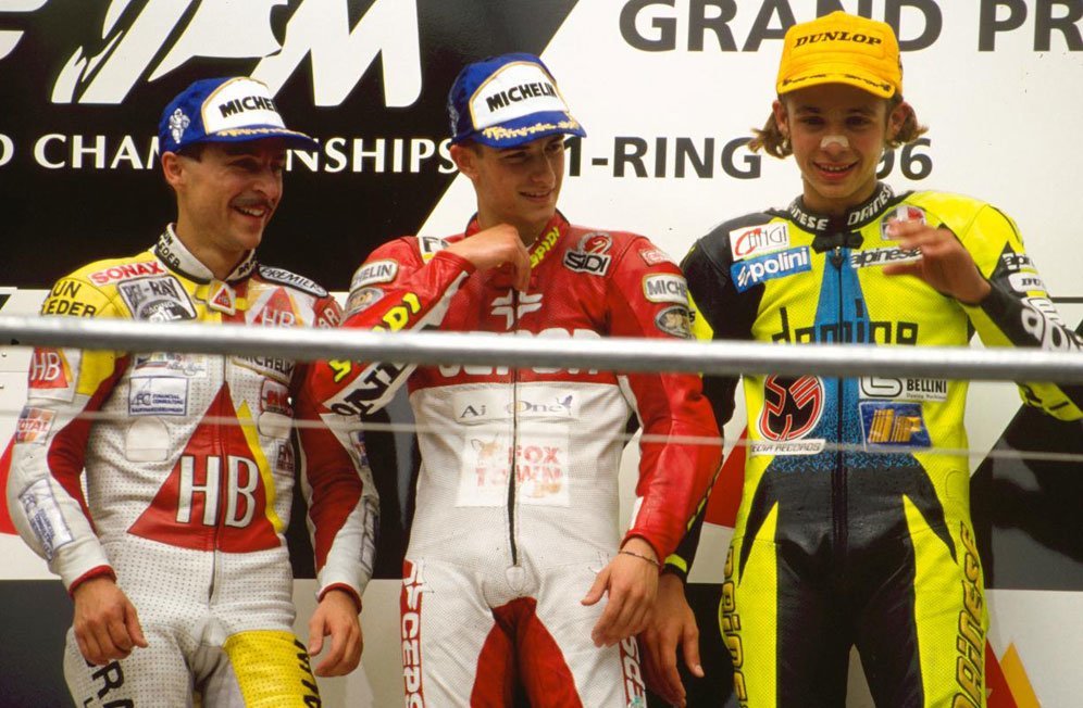 Dirk Raudies, Ivan Goi, Valentino Rossi di podium GP125 Austria 1996. (c) MotoGP.com