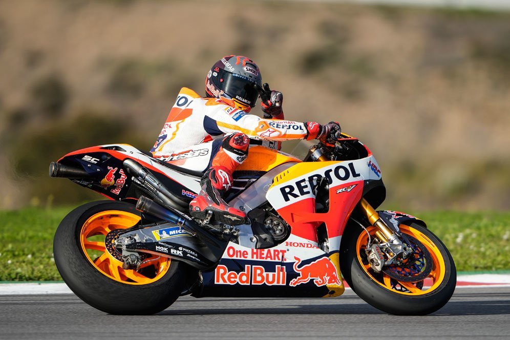 Marc Marquez saat berlatih dengan RC213V-S di Portimao, Minggu (16/1/2022). (c) Honda Racing Corporation