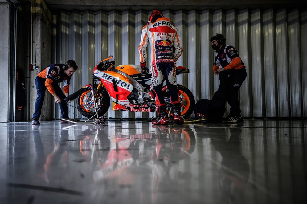 Marc Marquez saat berlatih dengan RC213V-S di Portimao, Minggu (16/1/2022). (c) Honda Racing Corporation