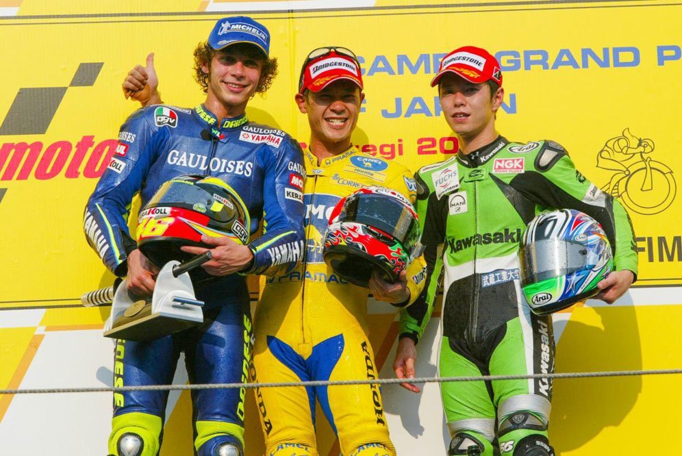 Valentino Rossi, Makoto Tamada, dan Shinya Nakano di MotoGP Jepang 2004 (c) MotoGP.com