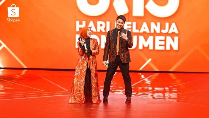 Lesti Kejora dan Rizky Billar. (c) Shopee