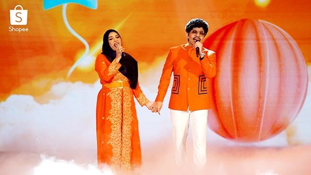 Pasangan Atta & Aurel di Panggung TV Show Shopee Big Ramadan Sale. (c) Shopee