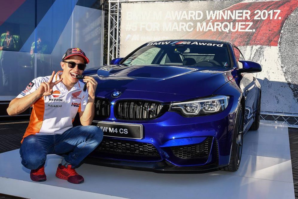 Marc Marquez saat memenangkan BMW M Award di MotoGP 2017. (c) MotoGP.com