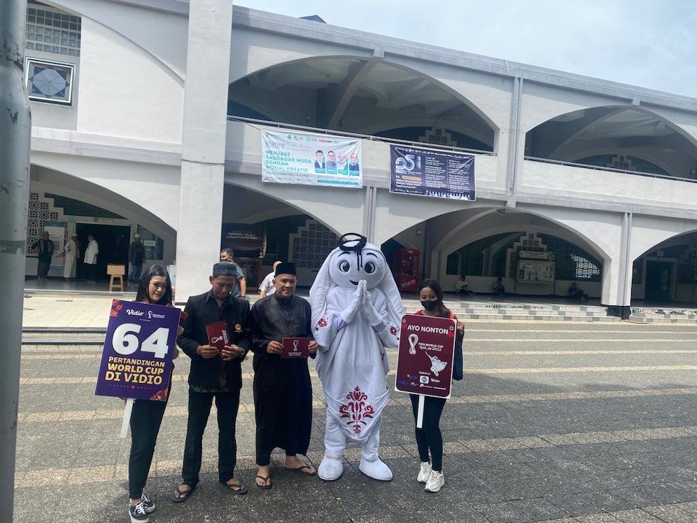 Dari Tangerang, Laeeb dan tim SCM juga mampir ke Masjid Pusdai di Bandung (c) SCM