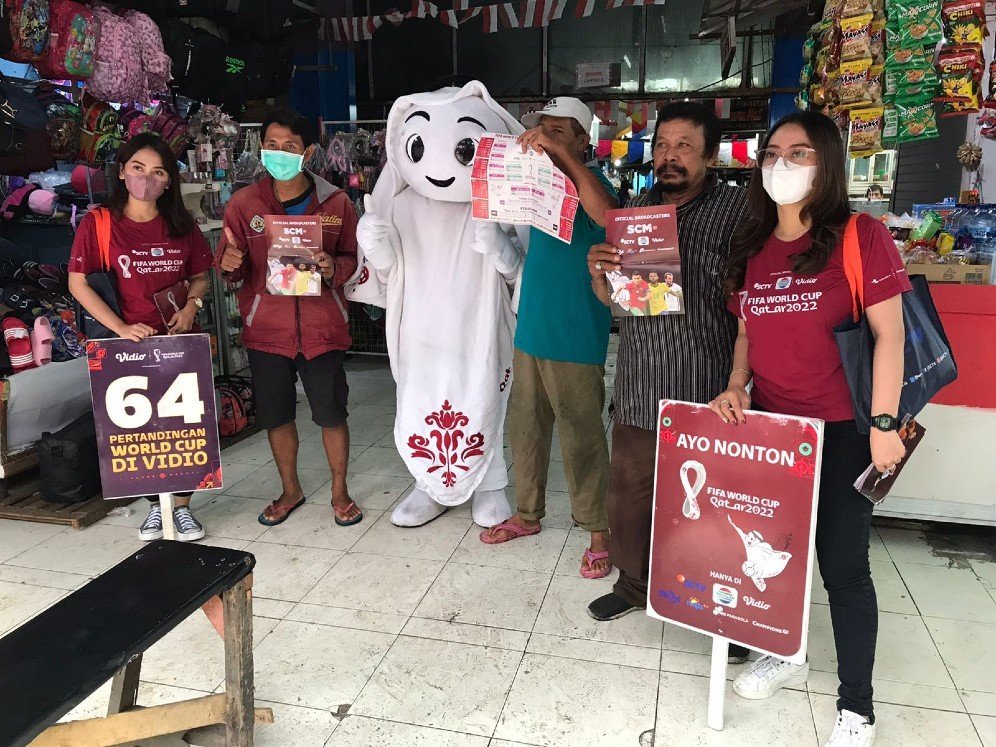 Laeeb menyapa warga di Pasar Larangan Sidoarjo, Sabtu (19/11/2022) (c) SCM