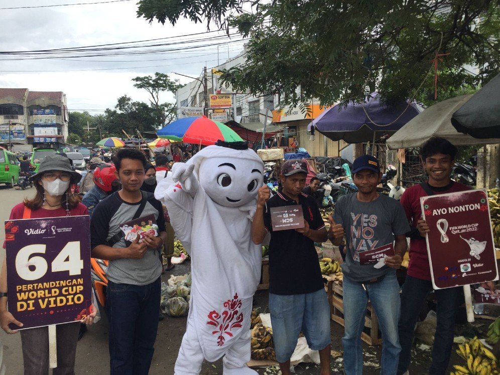 Laeeb menyapa warga di Pasar Anyar Bogor, Sabtu (19/11/2022) (c) SCM