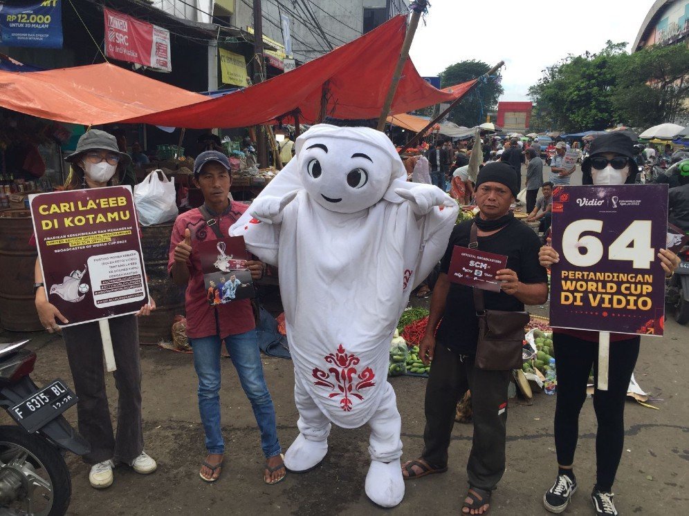 Laeeb menyapa warga di Pasar Anyar Bogor, Sabtu (19/11/2022) (c) SCM