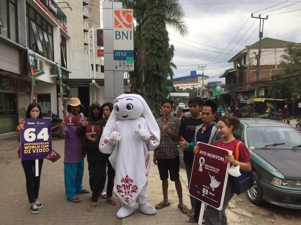 Di Bandung, Laeeb tidak ketinggalan menyambangi kawasan Telkom University di daerah Bojongsoang (c) SCM