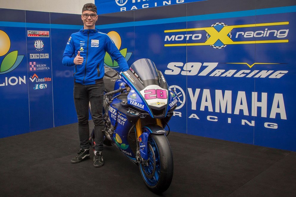 Pembalap Yamaha Motoxracing WorldSBK, Bradley Ray, dan motor YZF-R1 miliknya di WorldSBK 2023. (c) Yamaha Racing