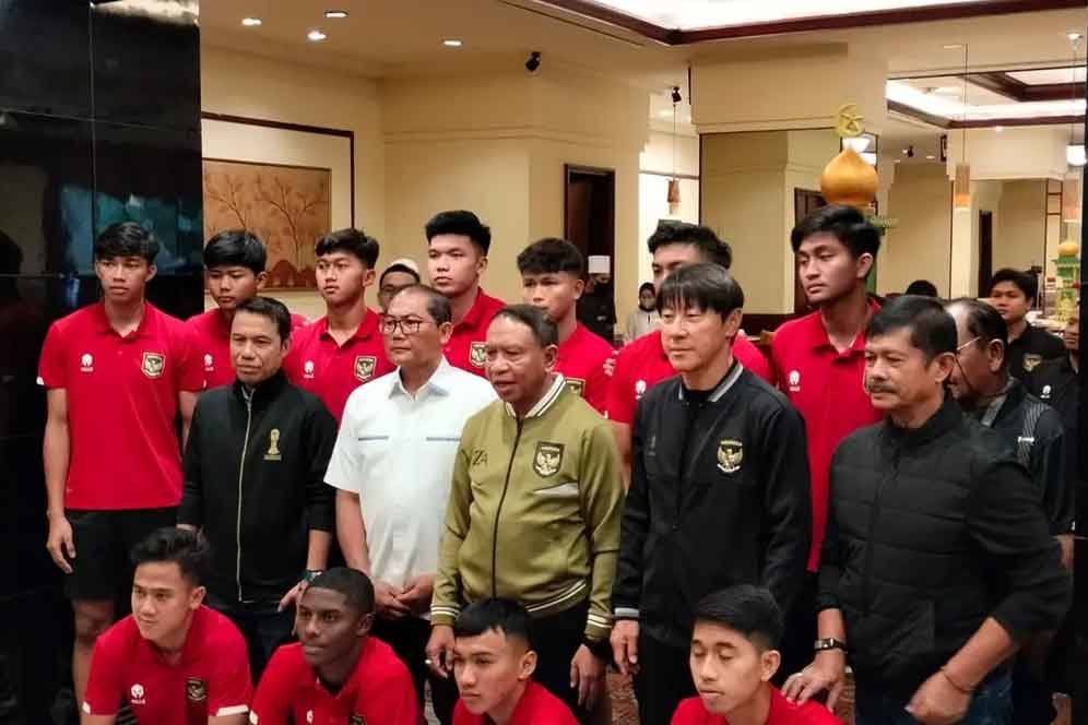 Timnas Indonesia U-20 ditemui oleh pengurus PSSI di Hotel Sultan, Jakarta, Kamis (30/3/2023) siang (c) Bola.com/Hery Kurniawan