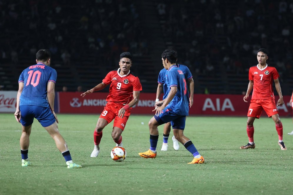 Aksi Ramadhan Sananta di laga Indonesia U-22 vs Thailand U-22 di final SEA Games 2023, Selasa (16/05/2023). (c) Bola.net/Abdul Aziz