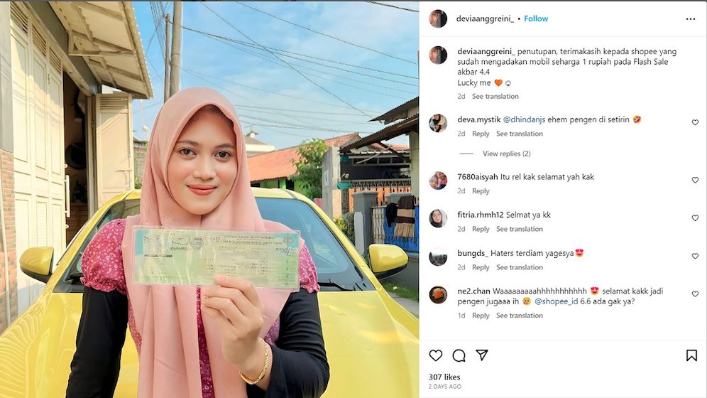 Tangkapan layar unggahan Devi dengan STNK miliknya. (c) Instagram/deviaanggreini_)