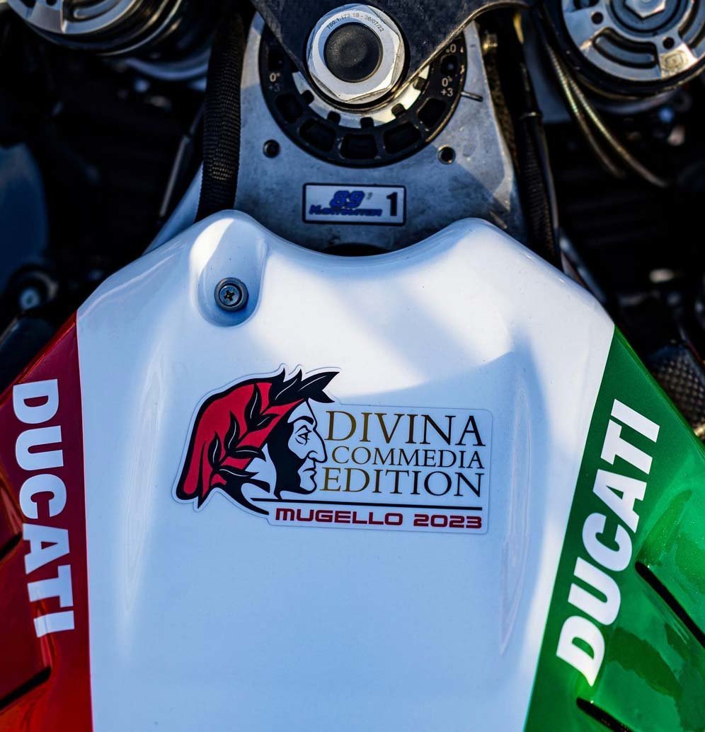 Corak La Divina Commedia pada Ducati Desmosedici GP23 milik Prima Pramac Racing di MotoGP Mugello, Italia. (c) Pramac Racing