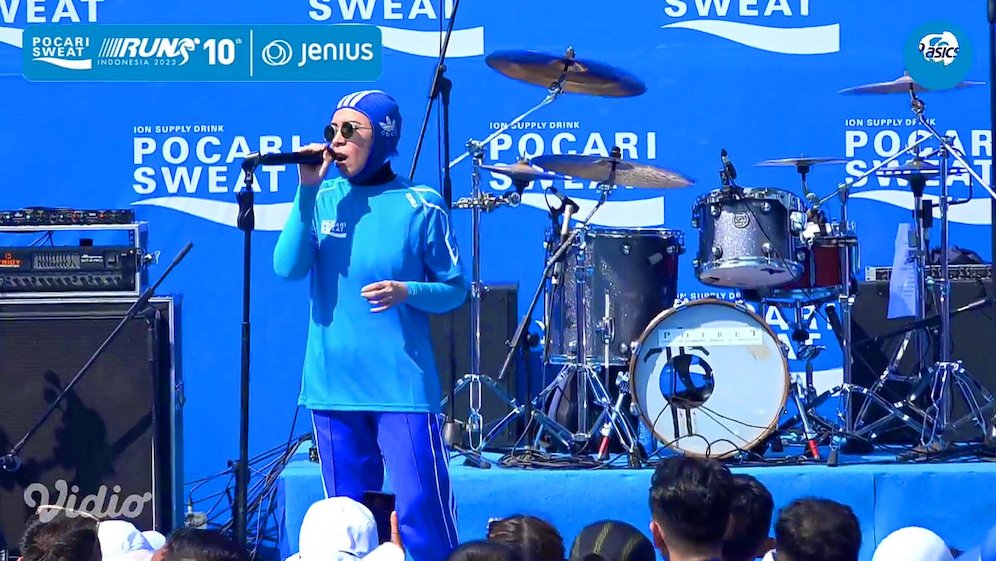 Potret tampil di atas panggung POCARI SWEAT RUN INDONESIA 2023. (c) Istimewa