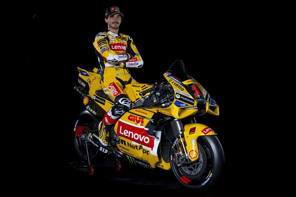Pembalap Ducati Lenovo Team, Pecco Bagnaia, dengan corak Giallo Ducati di MotoGP San Marino 2023. (c) Ducati Corse