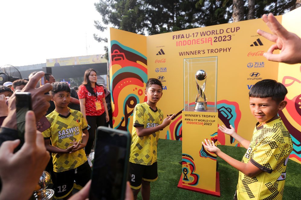 Keseruan acara Trophy Experience Piala Dunia U-17 2023 di Bandung (c) Bagaskara Lazuardi