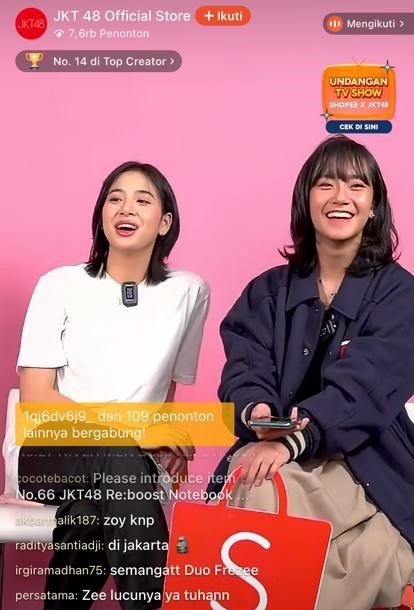 Zee dan Freya JKT48 dalam sesi live streaming Shopee Live. (c) Istimewa