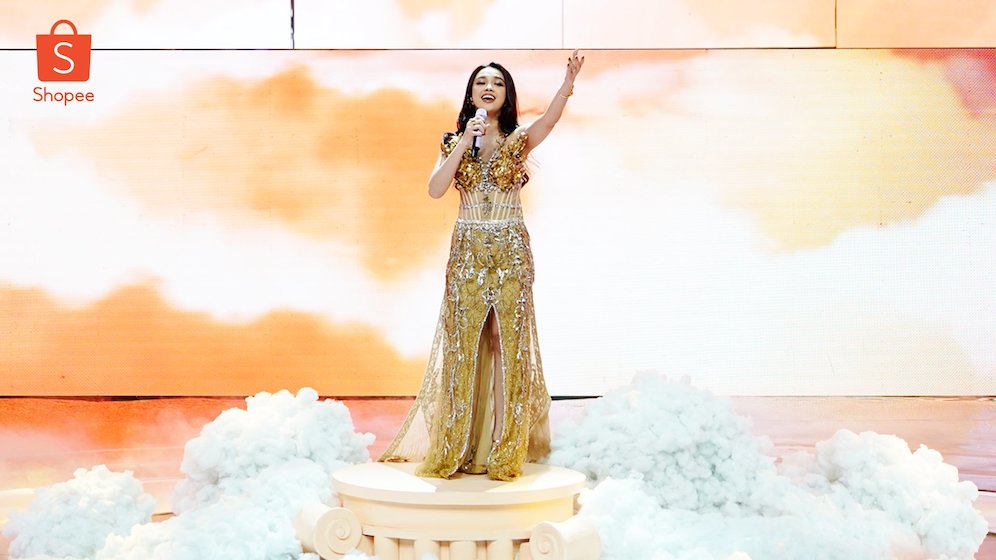 Penampilan Lyodra Yang Membuat Kagum Seluruh Penonton Tv Show. (c) AP Photo
