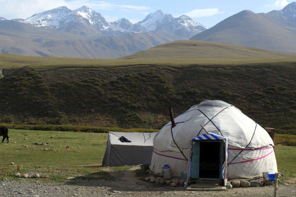 Peternakan nomaden di Lembah Suusamur, Kirgistan (c) Wikimedia Commons