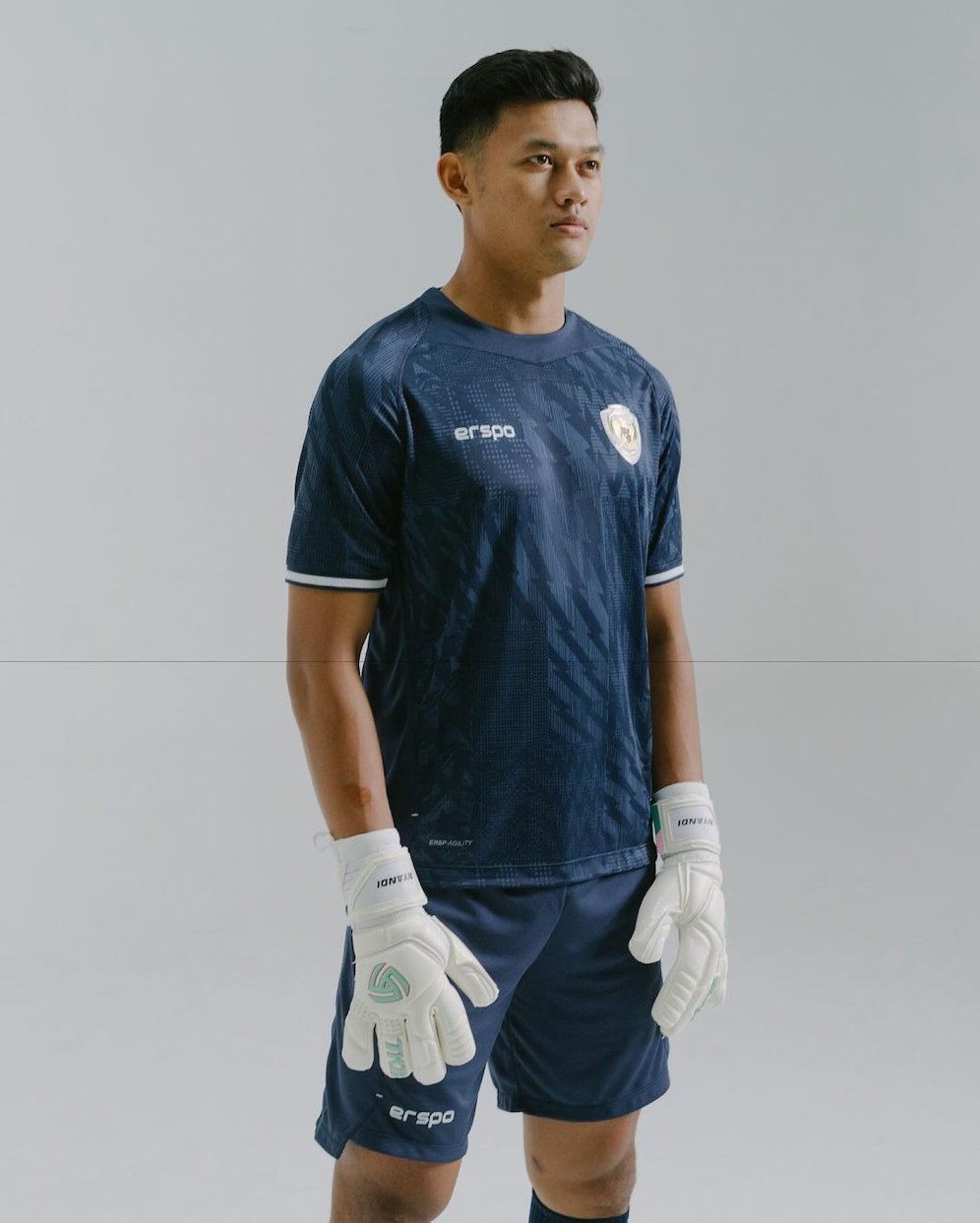 Penampakan penuh jersey kiper kandang Timnas Indonesia buatan Erspo (c) Dok. Erspo