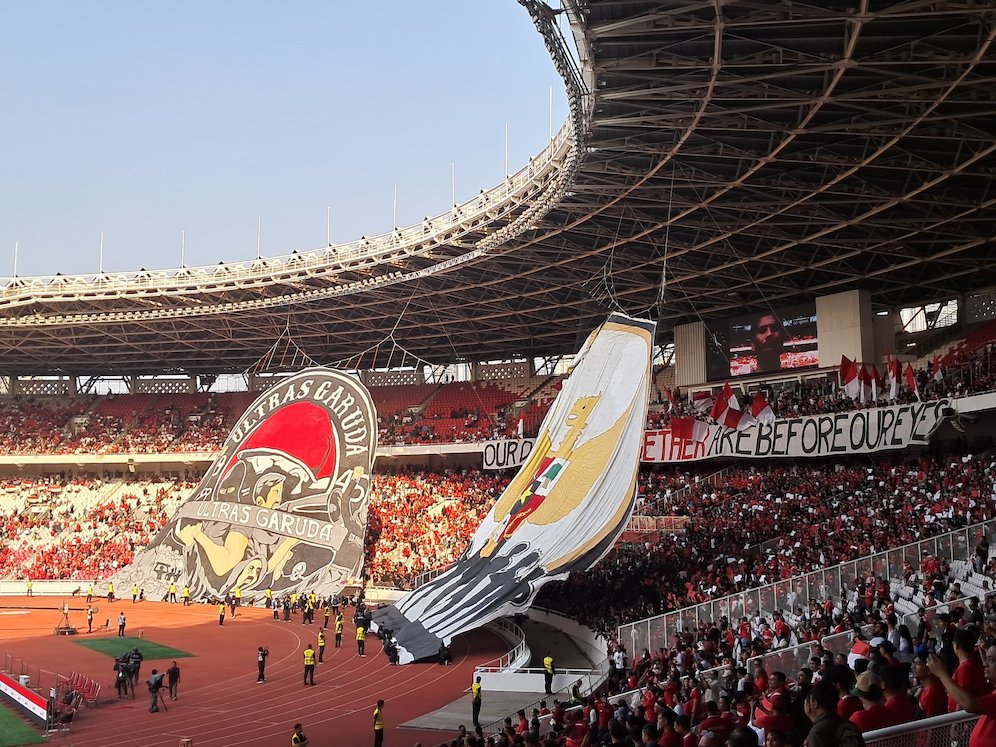 Koreografi Ultras Garuda pada laga Timnas Indonesia vs Irak, Kamis (6/6/2024) (c) Bola.net/Fitri Apriani